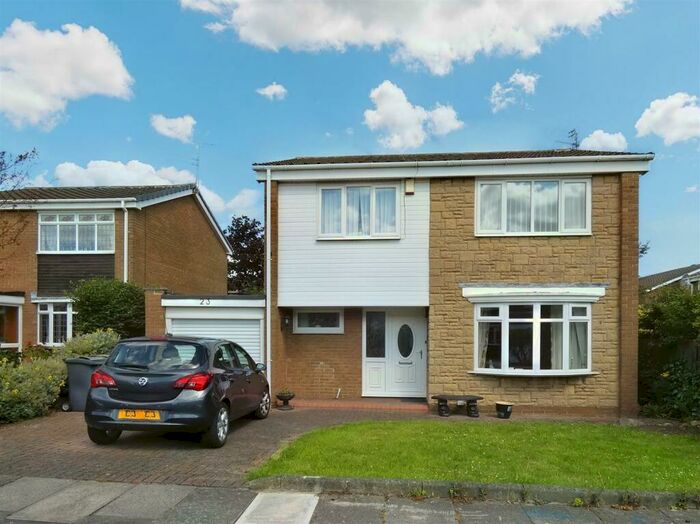 4 Bedroom Detached House For Sale In Heybrook Avenue, Preston Grange, NE29