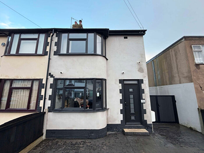 3 Bedroom End Of Terrace House For Sale In Ullswater Avenue, Thornton, FY5