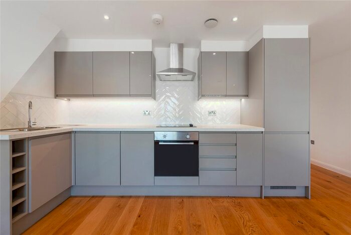 1 Bedroom Flat To Rent In Camberwell Station Road, London SE5