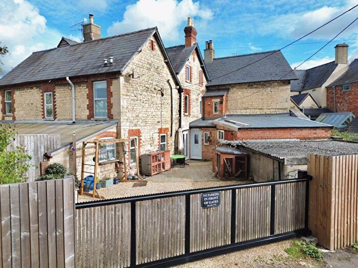 5 Bedroom Semi Detached House For Sale In Cashes Green Road, Stroud, GL5
