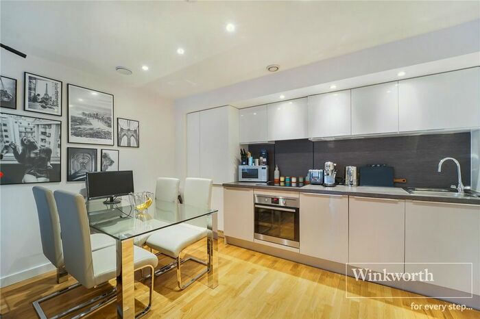 2 Bedroom Flat To Rent In Baltic Avenue, Brentford, TW8