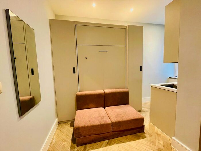 Studio To Rent In Hanger Lane, London, W5