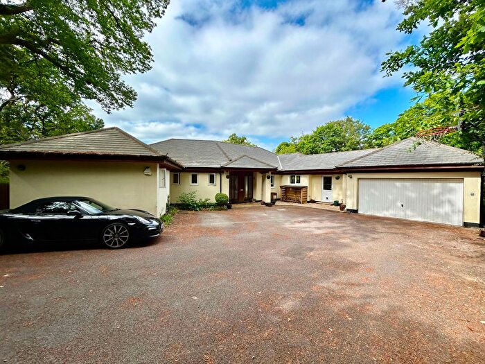 5 Bedroom Detached House To Rent In Vicarage Hill, Farnham, GU9