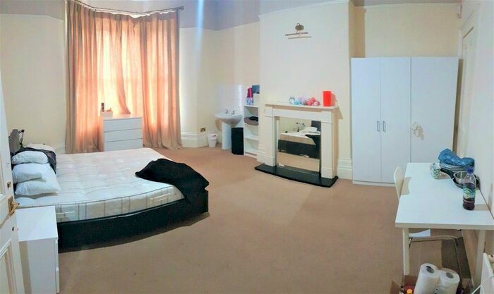 5 Bedroom Terraced House To Rent In Amherst Road, Fallowfield, Manchester, M14