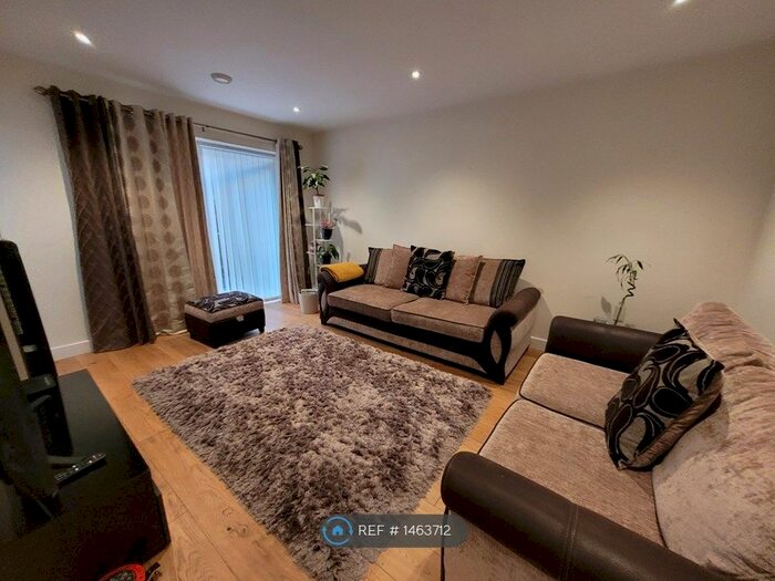 3 Bedroom Flat To Rent In Barquentine Heights, London, SE10