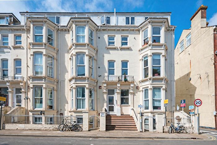 2 Bedroom Flat For Sale In Clarendon Road, Southsea, PO4