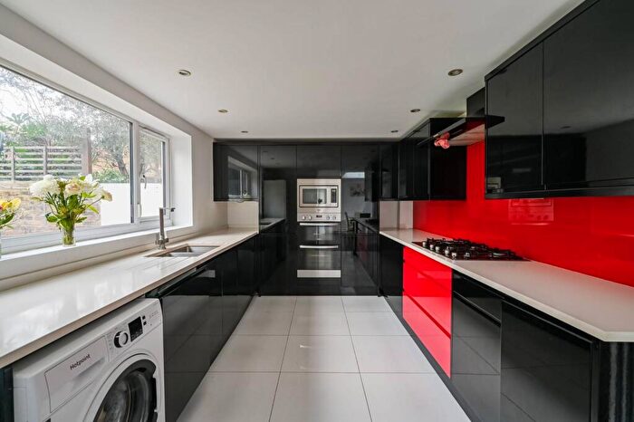 3 Bedroom Flat For Sale In Portland Rise, Finsbury Park, London, N4