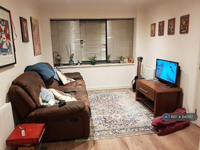 1 Bedroom Flat To Rent In Rickfords Hill, Aylesbury, HP20
