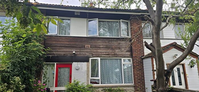 2 Bedroom Terraced House For Sale In Common Road, Slough, Berkshire, SL3