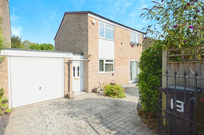 3 Bedroom Detached House To Rent In Abingdon Drive, Caversham, Reading, RG4