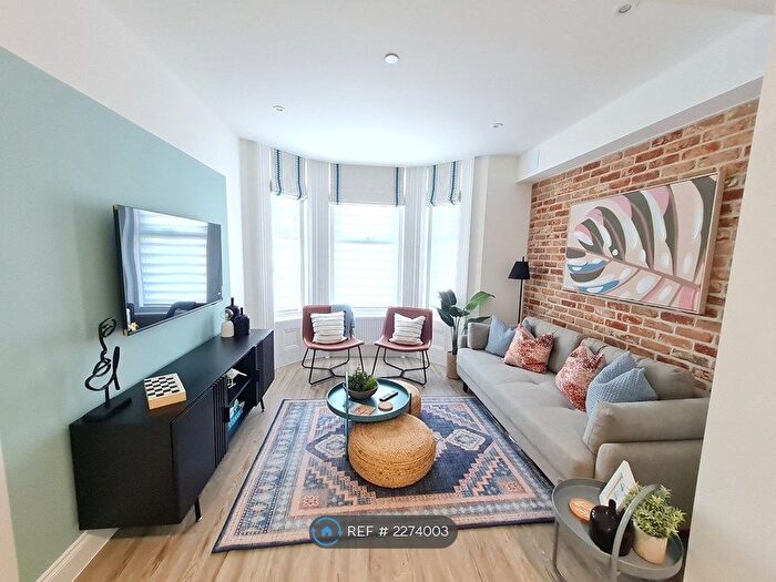 2 Bedroom Flat To Rent In St. Swithuns House, Bournemouth, BH1