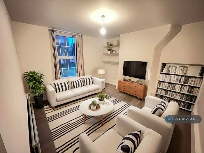 3 Bedroom Flat To Rent In Cranbrook House, London, E5