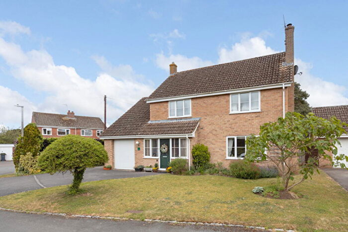 5 Bedroom Detached House For Sale In Chestnut Close, Rowde, Wiltshire, SN10