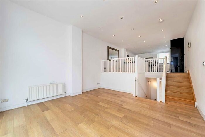 3 Bedroom Flat To Rent In Bourlet Close, London, W1W