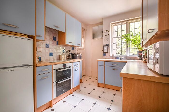 2 Bedroom Flat For Sale In Friars Lane, Richmond, TW9