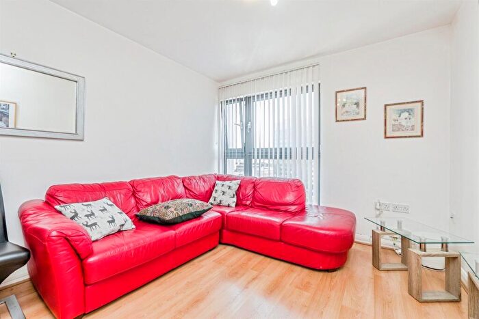 1 Bedroom Apartment For Sale In Landmark Place, Cardiff, CF10