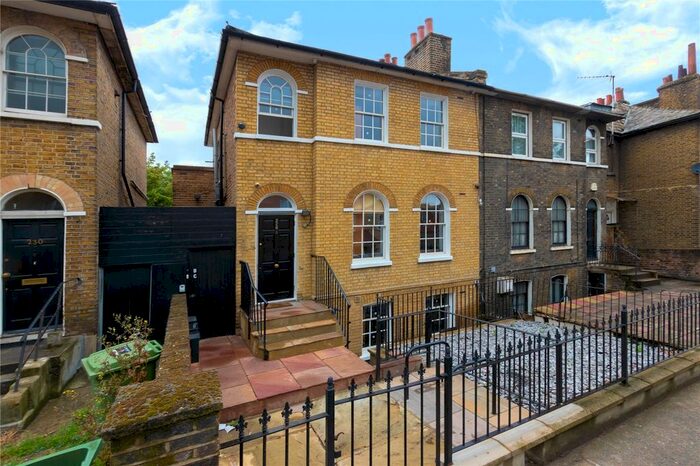 2 Bedroom Semi-Detached House For Sale In Lower Road, London, SE8