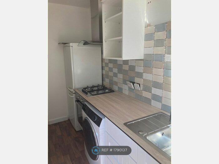 3 Bedroom End Of Terrace House To Rent In Birmingham, Birmingham, B27