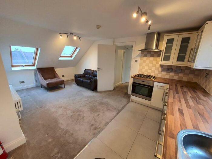 1 Bedroom Flat To Rent In Glencairn Road, Streatham, London SW16