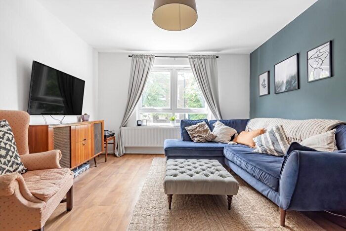 2 Bedroom Maisonette To Rent In Sunwell Close London, SE15