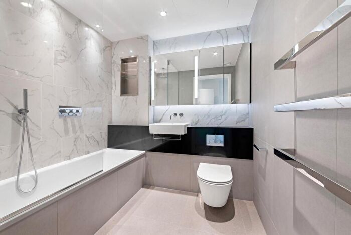 2 Bedroom Apartment To Rent In Harcourt Tower, Marsh Wall, London, E14