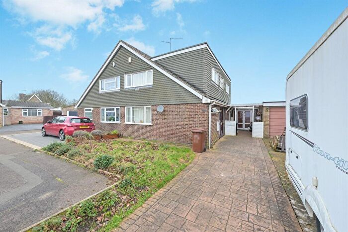 6 Bedroom Semi-Detached House For Sale In Reynard Way, Northampton, NN2