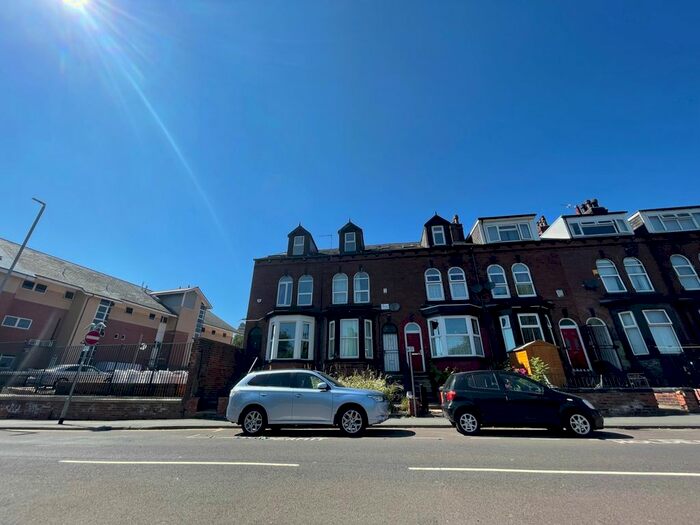 4 Bedroom End Of Terrace House To Rent In Blackman Lane, Leeds, West Yorkshire, LS2