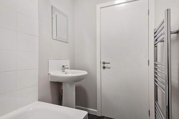 1 Bedroom Flat To Rent In Eccles Old Road, Salford, M6