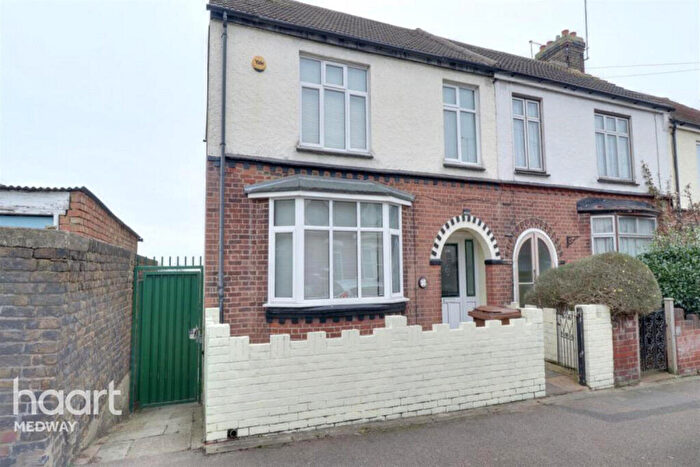 3 Bedroom End Of Terrace House To Rent In Maple Avenue, Gillingham, ME7