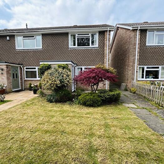 2 Bedroom End Of Terrace House To Rent In Skippons Close, Newbury, RG14