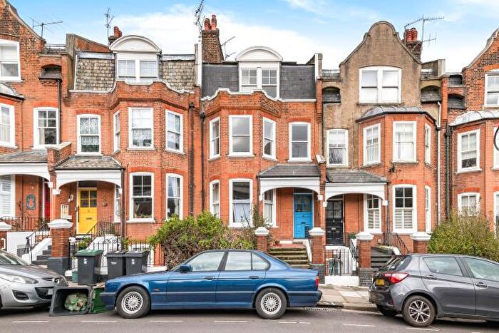 3 Bedroom Flat To Rent In Hillside Gardens, London, N6