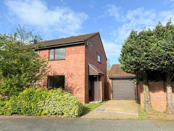 2 Bedroom Semi-Detached House To Rent In Weston Way, CB8