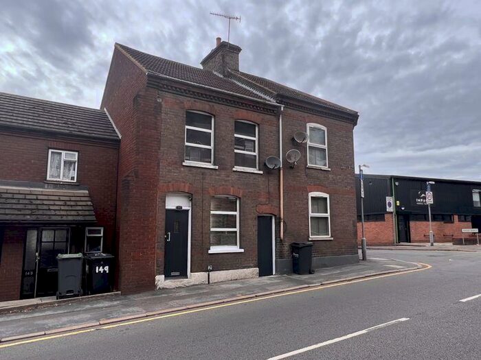 3 Bedroom Terraced House To Rent In Hitchin Road, Luton, LU2