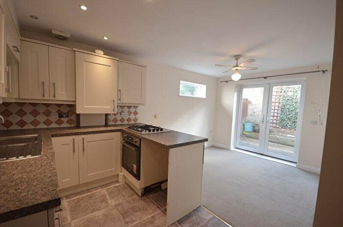 2 Bedroom Flat To Rent In Purewell, Christchurch, BH23