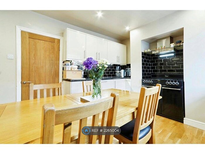 3 Bedroom End Of Terrace House To Rent In Greenside Terrace, Leeds, LS12
