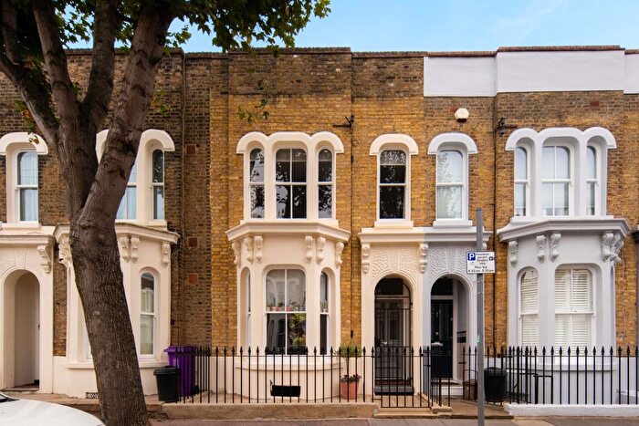 3 Bedroom Detached House For Sale In Antill Road, Bow, London, E3
