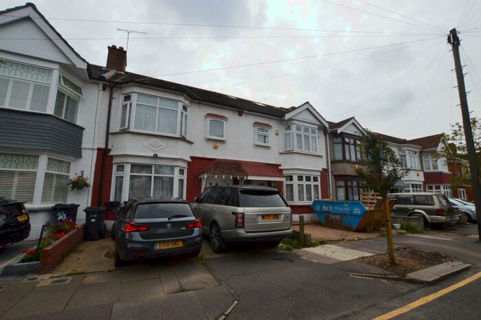 3 Bedroom House To Rent In Charter Avenue, Ilford, IG2