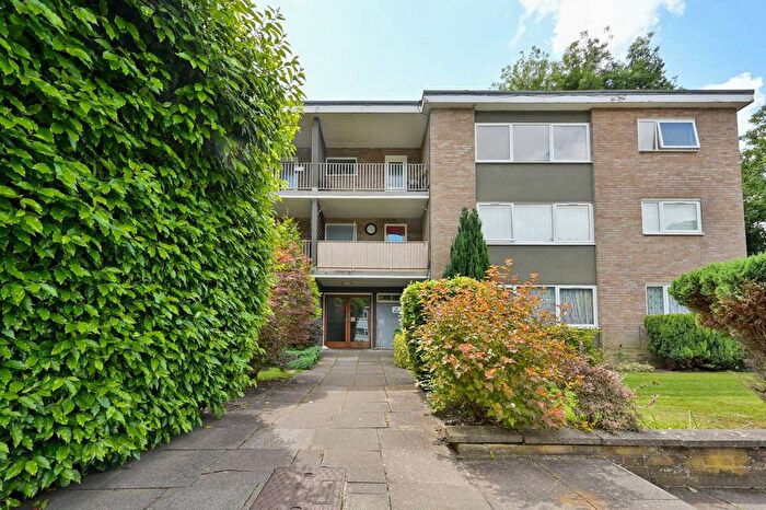 2 Bedroom Flat To Rent In By The Wood, , Bushey, Carpenders Park, WD19