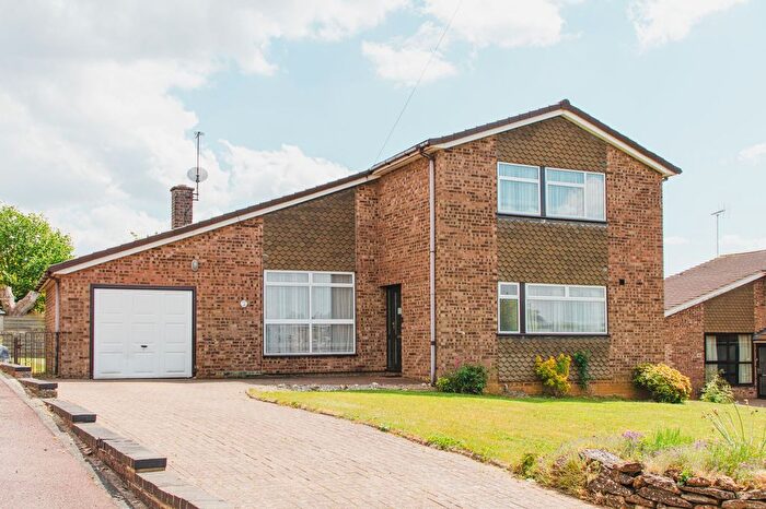 4 Bedroom Detached House For Sale In Wesley Drive, Banbury, OX16