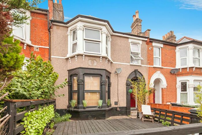 2 Bedroom Flat For Sale In Hafton Road, London, SE6