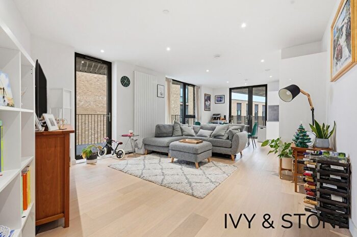 2 Bedroom Flat For Sale In Starboard Way, London, Greater London, E16