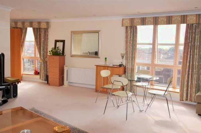 2 Bedroom Flat For Sale In Manbre Road, London, W6