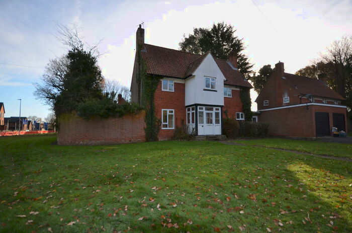 4 Bedroom Detached House To Rent In Biggs Lane, Arborfield, RG2