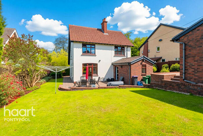 3 Bedroom Detached House For Sale In The Highway, Pontypool, NP4