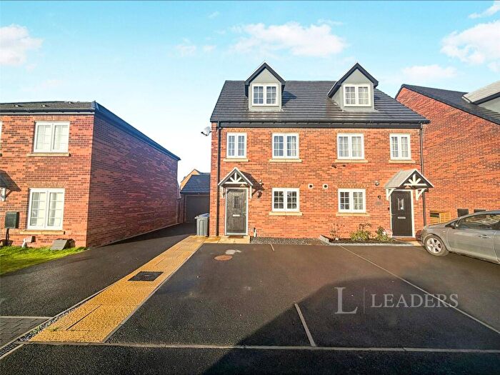 3 Bedroom Semi-Detached House To Rent In Winder Close, New Rossington, Doncaster, DN11