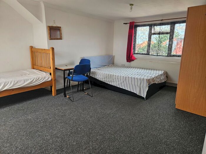 1 Bedroom Flat To Rent In Ellerdine Road, Hounslow, TW3