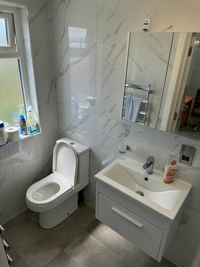 2 Bedroom Flat To Rent In Hill Rise, Greenford, UB6