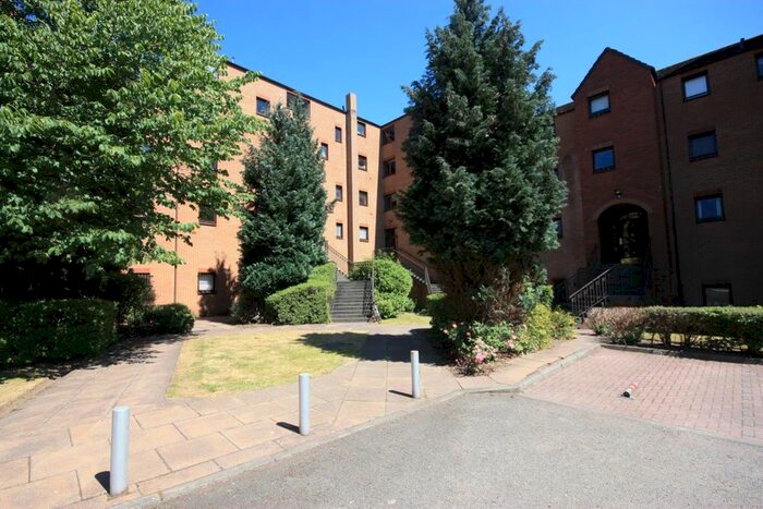 2 Bedroom Flat To Rent In Albion Gate, Glasgow, G1