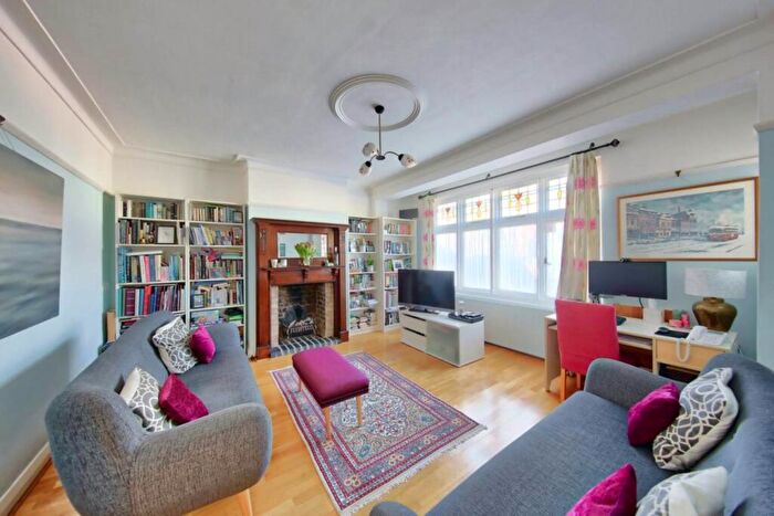 4 Bedroom Semi-Detached House To Rent In Thurleigh Road, Balham, SW12