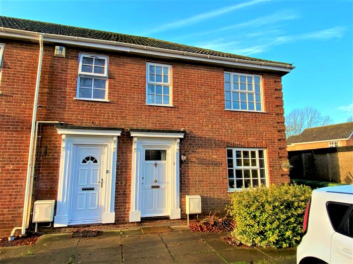 3 Bedroom Semi-Detached House To Rent In Applegarth Court, Wymondham, NR18